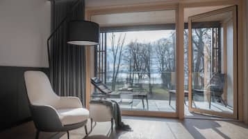 Hypo-allergenic bedding, pillowtop beds, in-room safe, soundproofing