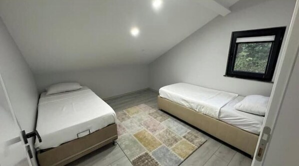 4 bedrooms, internet, bed sheets