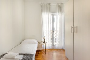 4 habitaciones y tabla de planchar con plancha 