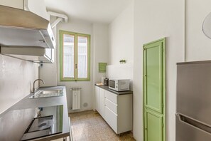 Refrigerador, microondas y tostadora 