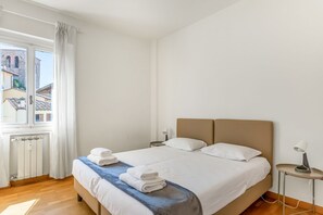 4 habitaciones y tabla de planchar con plancha 