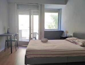 13 bedrooms, desk, iron/ironing board, travel cot - Rotunda 1, 2 & 3 (Lordelo do Ouro e Massarelos)