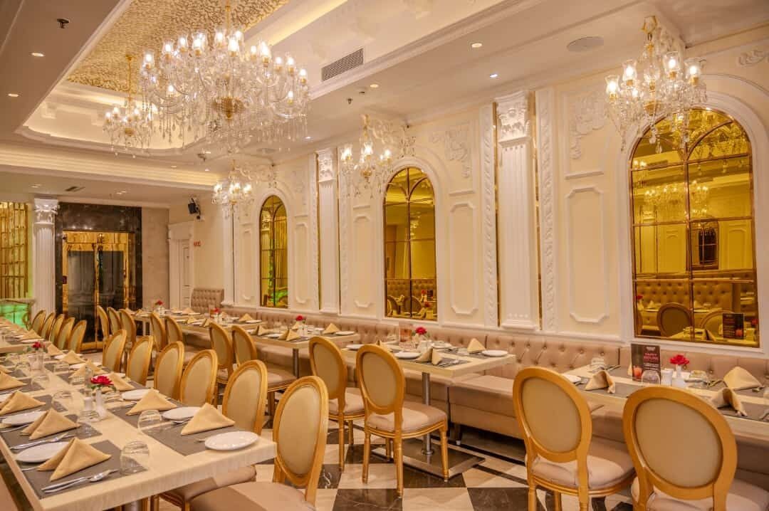 Breakfast, lunch and dinner served