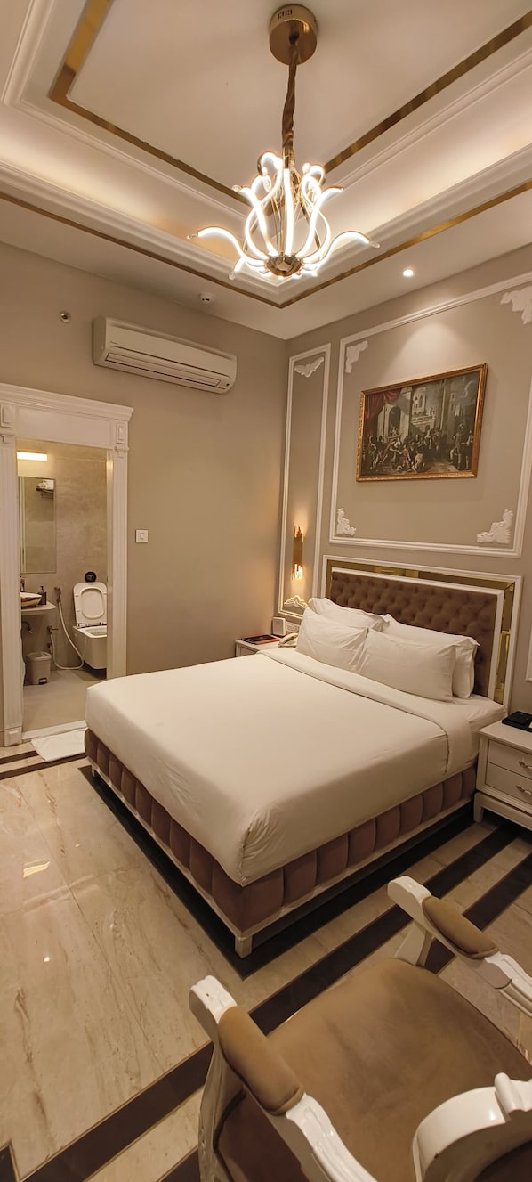 Deluxe Double Room | In-room safe, iron/ironing board, free WiFi