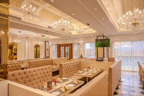 Breakfast, lunch and dinner served - Anant Palace Hotel (Navi Mumbai)