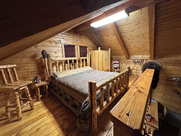 1 bedroom, bed sheets - The Perfect End to a Montana Adventure (Polebridge)