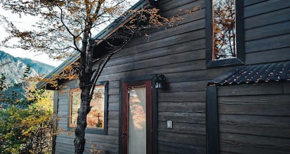 Mountain cabin Blackhaus Villa Route 7 Lakes