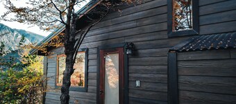 Mountain cabin Blackhaus Villa Route 7 Lakes