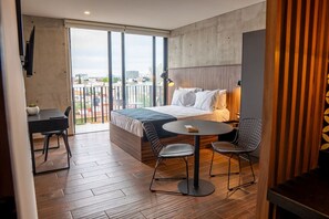 1 slaapkamer, een bureau, een strijkplank/strijkijzer, wifi