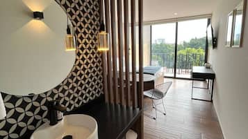 1 bedroom, desk, iron/ironing board, WiFi