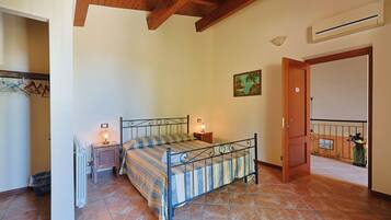 1 bedroom, bed sheets