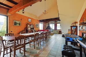 Games room - Room 'Salina' with shared terrace, shared garden and air conditioning (Patti)
