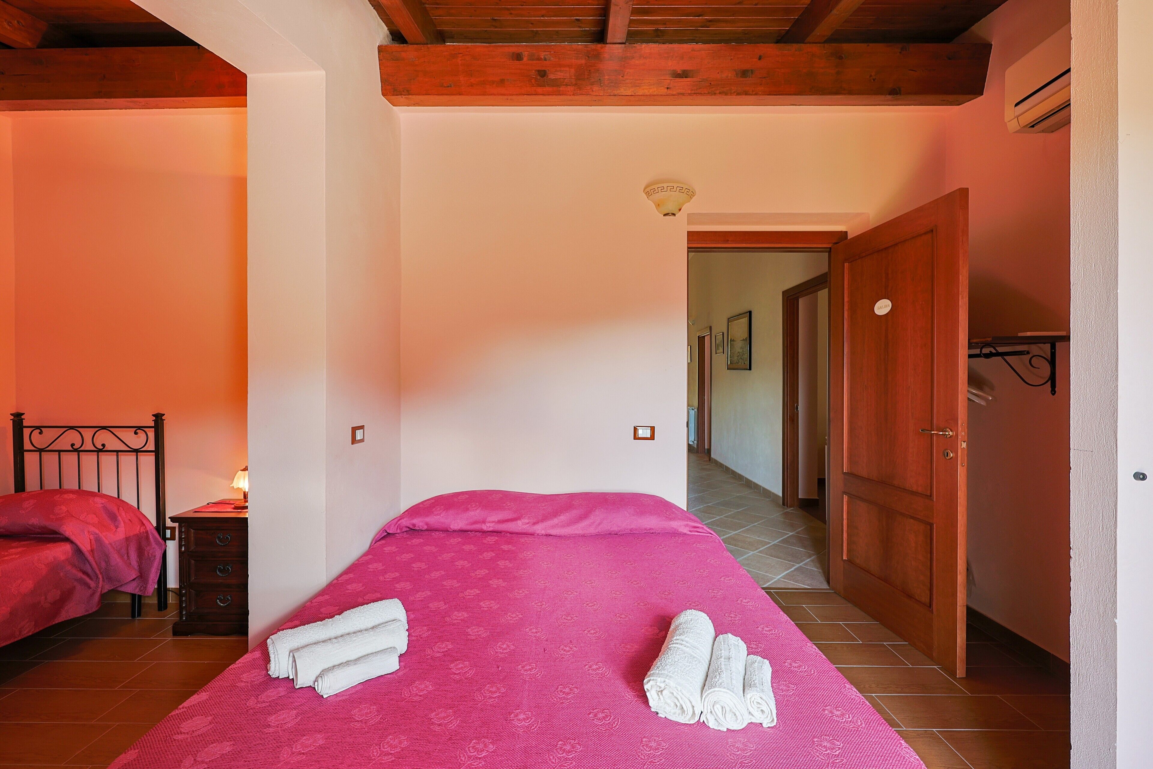 1 bedroom, bed sheets