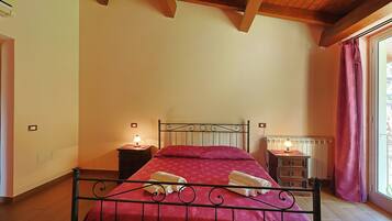 1 bedroom, desk, bed sheets