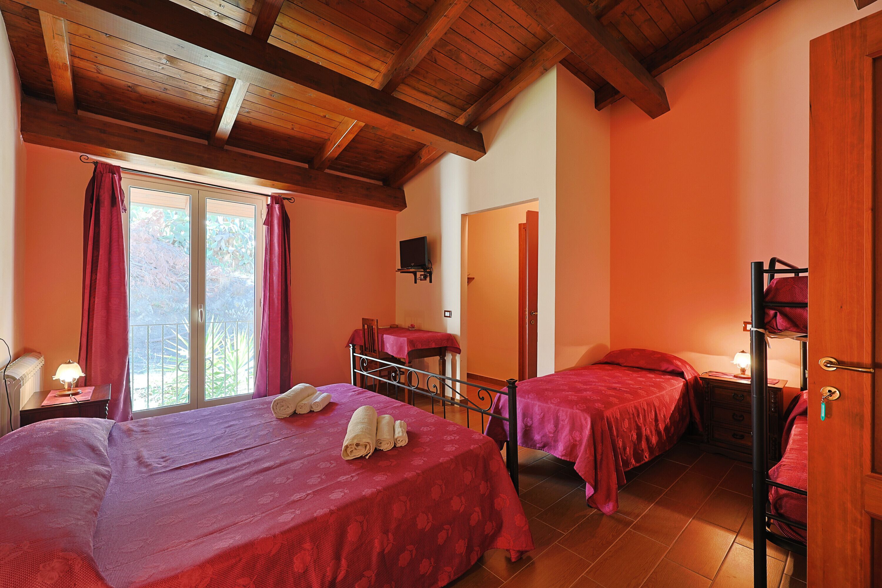 1 bedroom, bed sheets