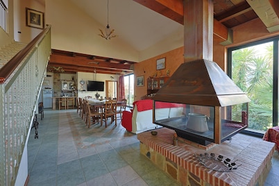 'Stromboli' Room with Shared Terrace, Communal Garden and Air Conditioning