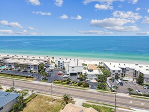 Beach - Perfect 1-bedroom BEACHFRONT condo in beautiful Belleair Beach (Belleair Beach)