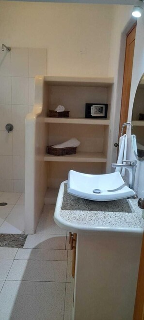 Apartment, 2 Schlafzimmer | Badezimmer