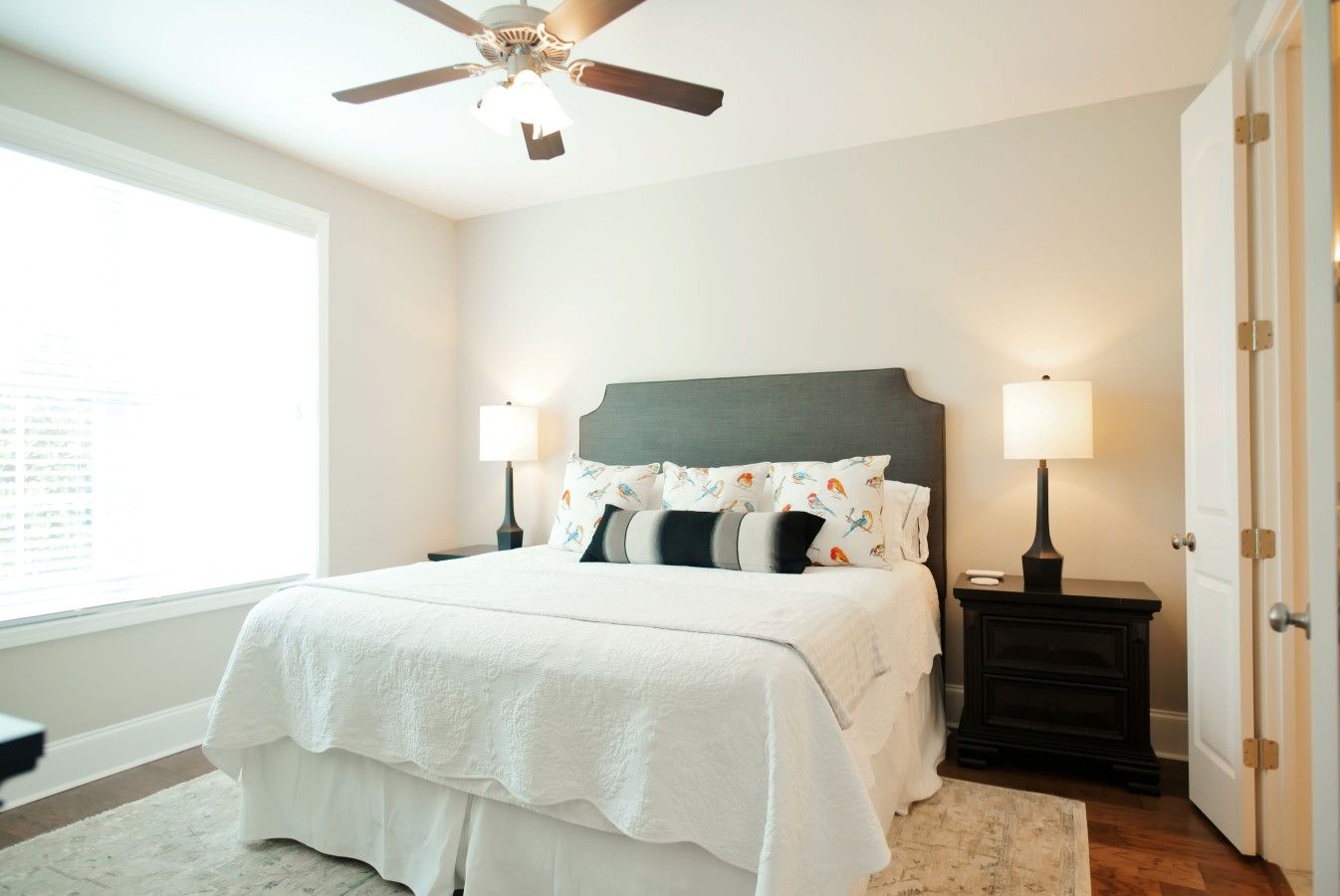 3 bedrooms, desk, WiFi, bed sheets