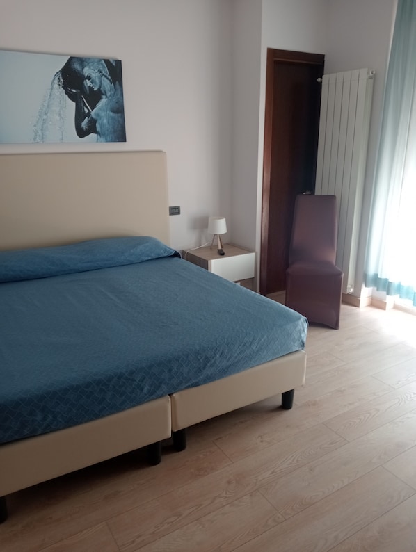 Camera con Letto Matrimoniale | Free WiFi
