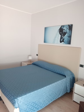 Camera con Letto Matrimoniale | Free WiFi