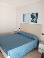 Camera con Letto Matrimoniale | Wifi gratis