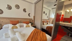3 bedrooms, bed sheets