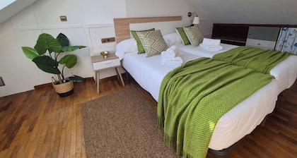 1C152: Renovated Triplex in Cimadevilla