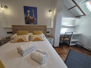 3 bedrooms, bed sheets
