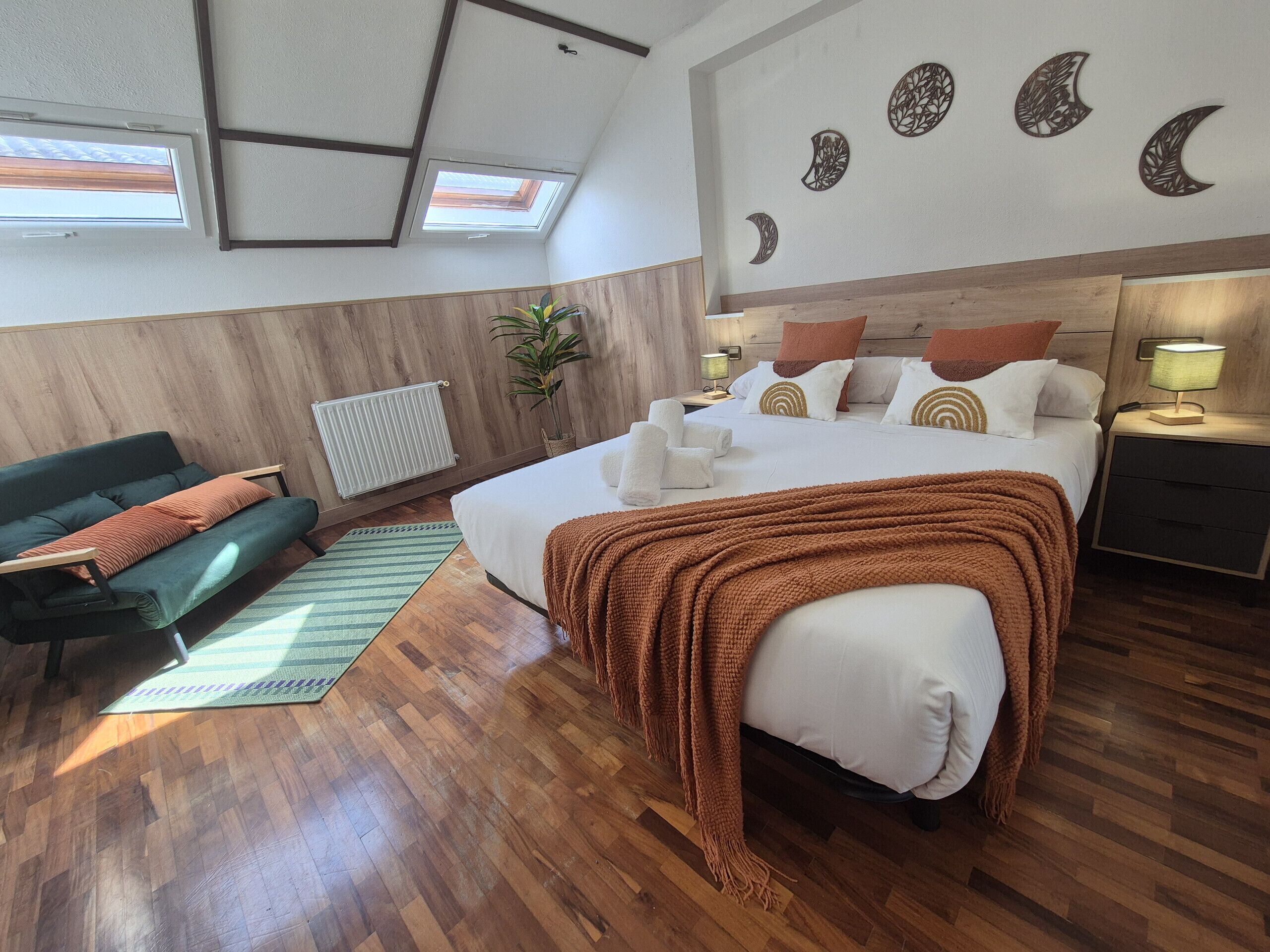 3 bedrooms, bed sheets