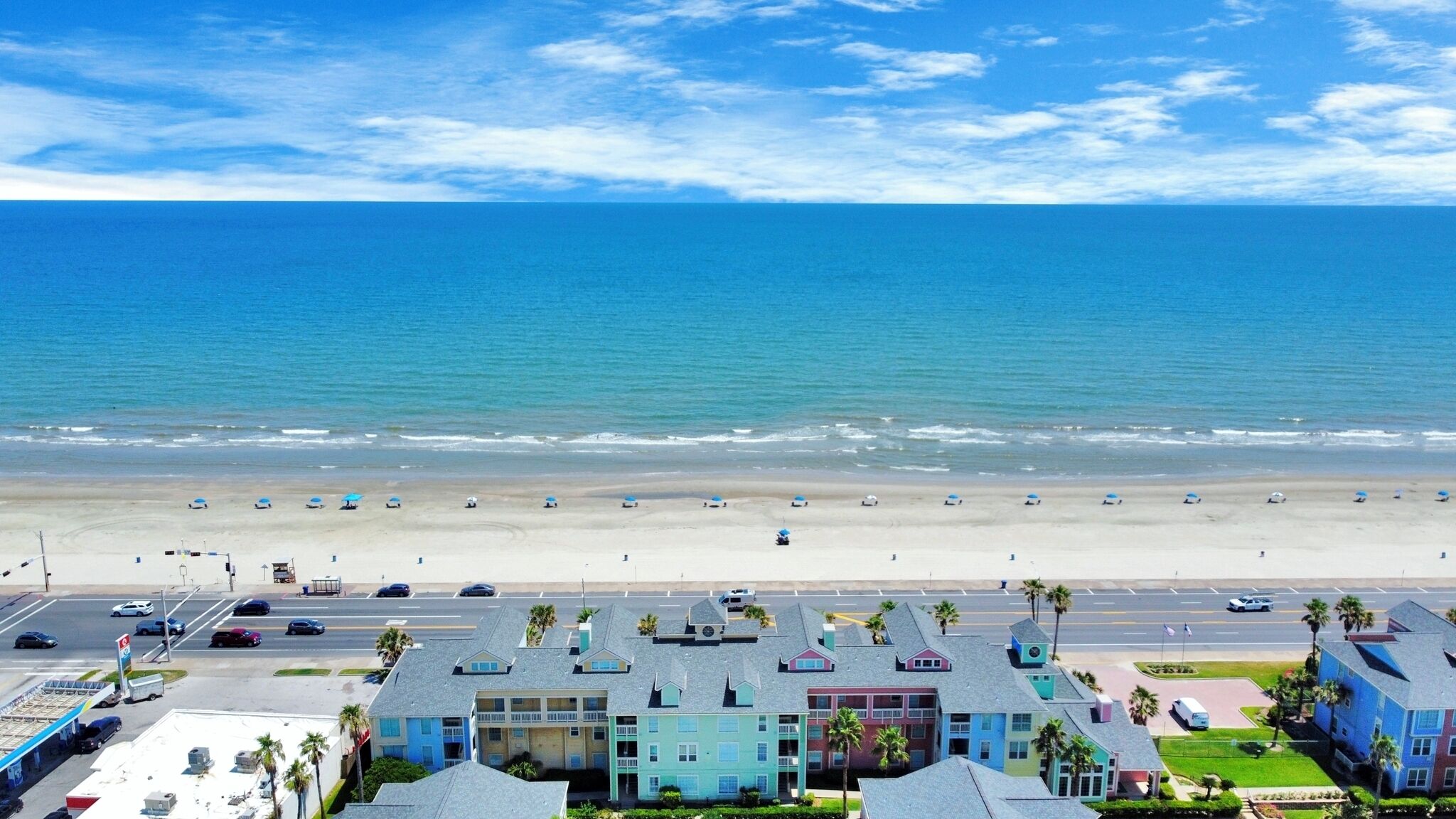 Beach nearby, sun loungers, beach towels