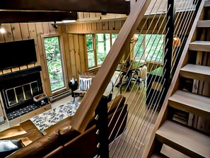 Smart TV, fireplace - The White Birch • Cozy Luxe Cabin • 7 min to Mount Snow (Dover)