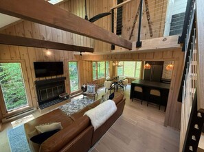 Smart TV, fireplace