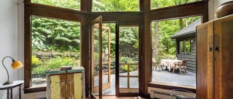 2 bedrooms, iron/ironing board, Internet, bed sheets