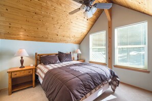 4 bedrooms, desk, iron/ironing board, free WiFi
