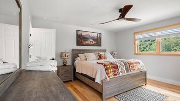 5 bedrooms, iron/ironing board, WiFi, bed sheets