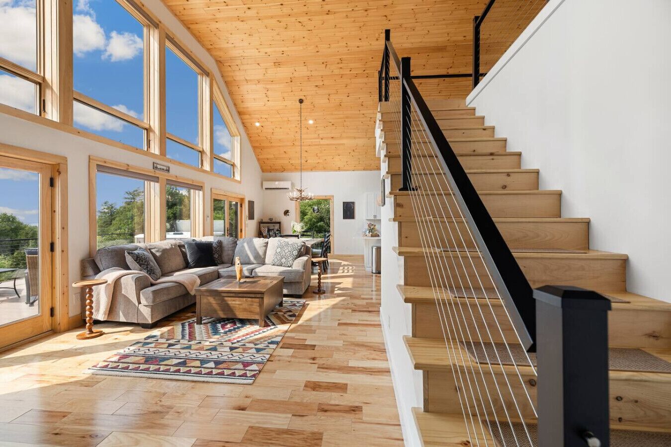 电视、壁炉、电子游戏、桌上足球