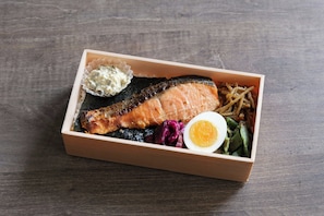 Daily to-go breakfast (JPY 1265 per person)