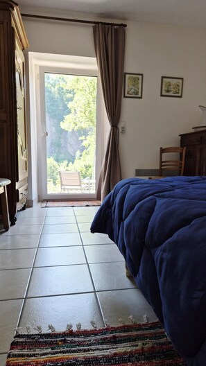 1 bedroom, iron/ironing board, travel cot, WiFi