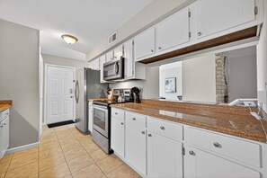 Mikrowelle, Ofen, Herdplatte, Geschirrspüler