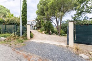 Property grounds - F2 holiday home in a corner of paradise with private pool and Wi-Fi (Céret)