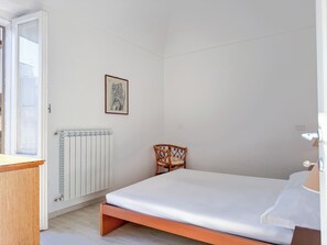 2 bedrooms, bed sheets