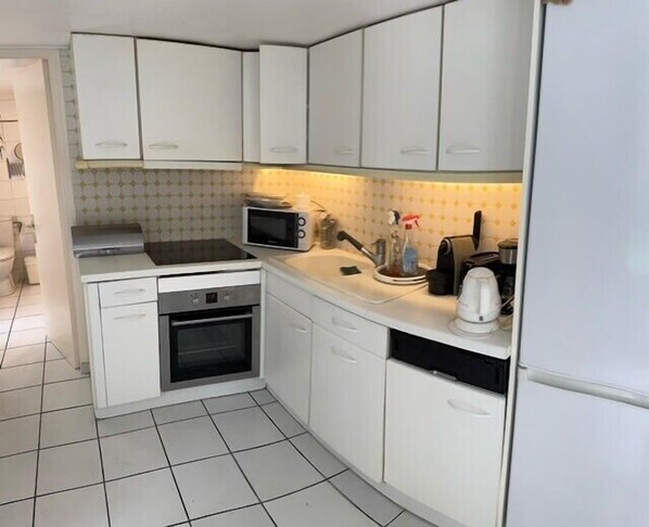 Refrigerador, microondas, horno, lavavajillas