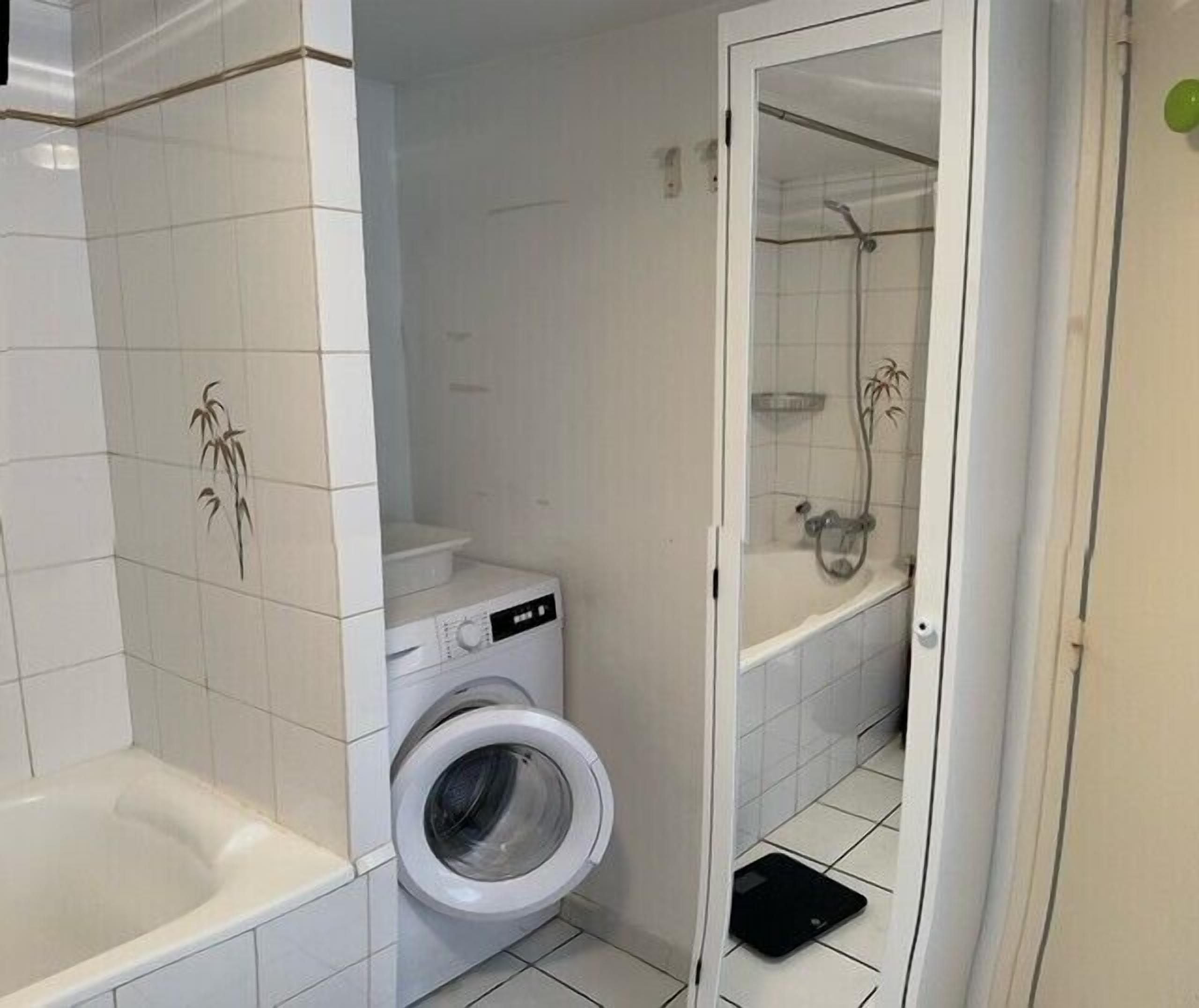 Sèche-cheveux, serviettes fournies