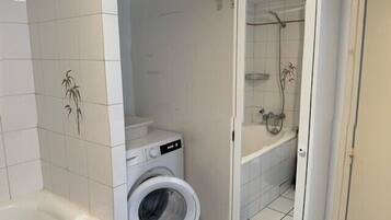 SĂšche-cheveux, serviettes fournies