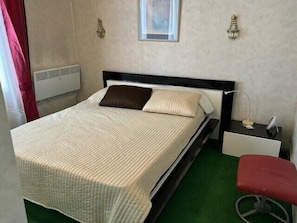 1 habitación, wifi y ropa de cama