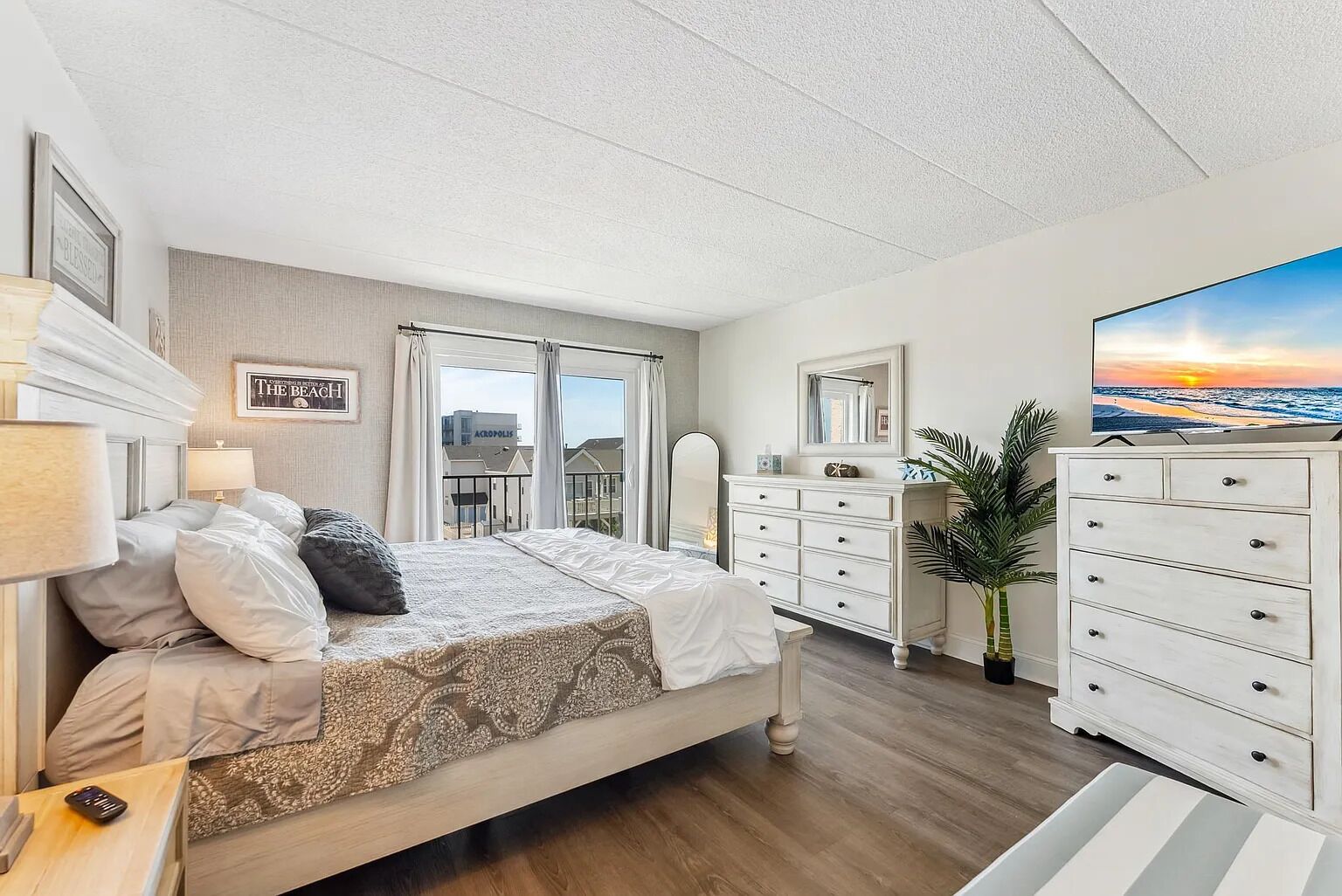 3 bedrooms, internet, bed sheets