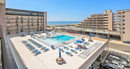 Ocean Front 3-bedroom condo in wonderful North Wildwood with AC