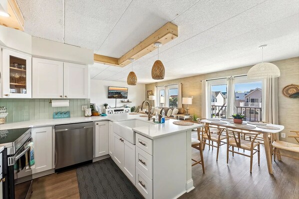 Kylskåp, ugn, spishäll och diskmaskin