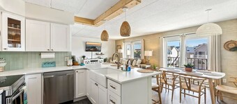 Ocean Front 3-bedroom condo in wonderful North Wildwood with AC